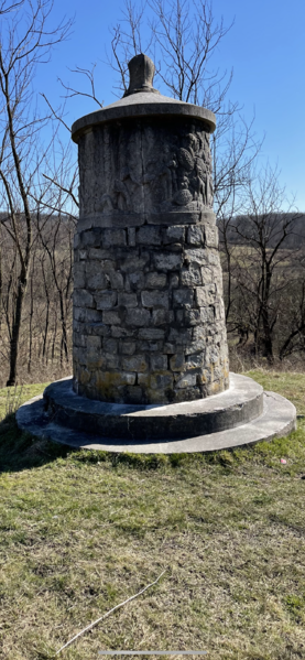 ملف:Monumentul dinTapia.png