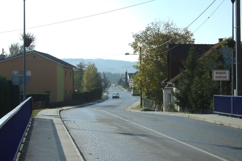 ملف:Dvořisko, hlavní cesta.jpg