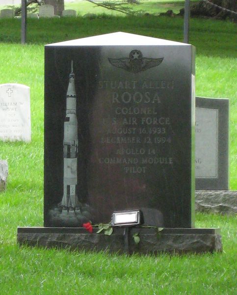 ملف:Stuart Roosa Grave.JPG