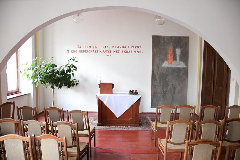 ملف:Znojmo-evangelická-fara-interiér-modlitebna2018.jpg