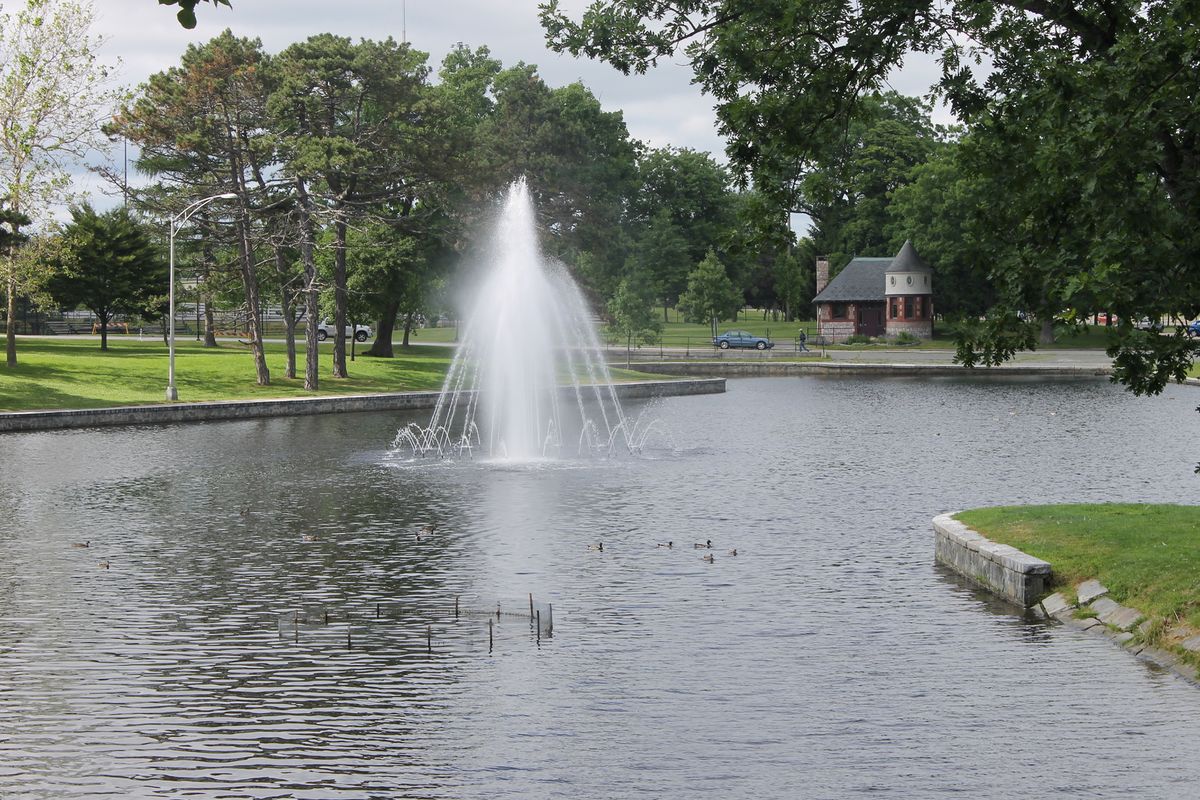 ملفDeering Oaks Park and fountain, Portland, ME IMG 1838.JPG المعرفة