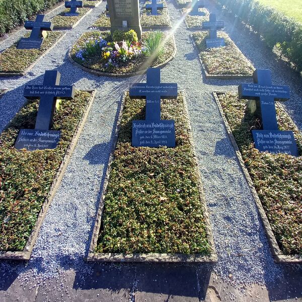 ملف:Grab Friedrich von Bodelschwingh.jpg