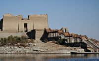 Templo de kalabsha-lago nasser-2007.JPG