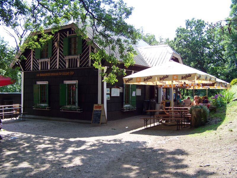 ملف:Říp, Boumova chata (02).jpg