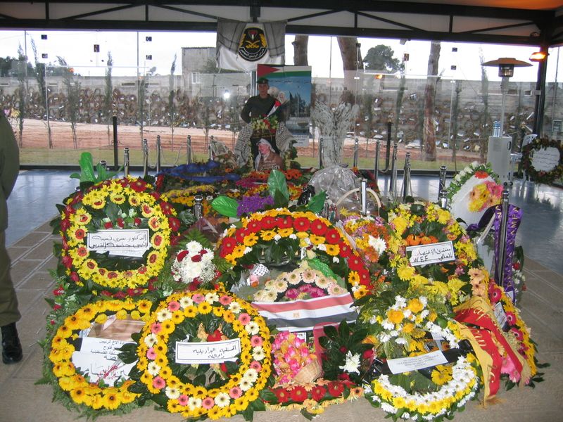 ملف:Arafat Tomb.JPG