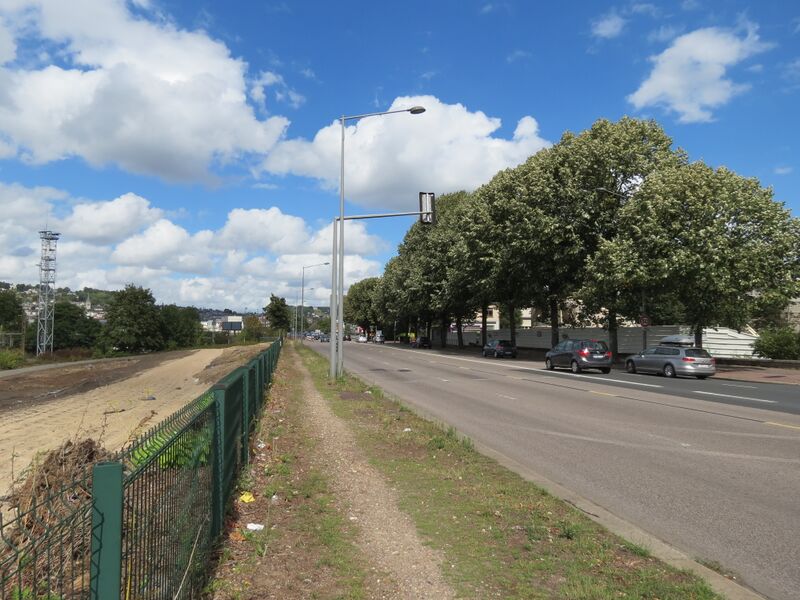 ملف:Avenue Jean-Rondeaux 3.jpg