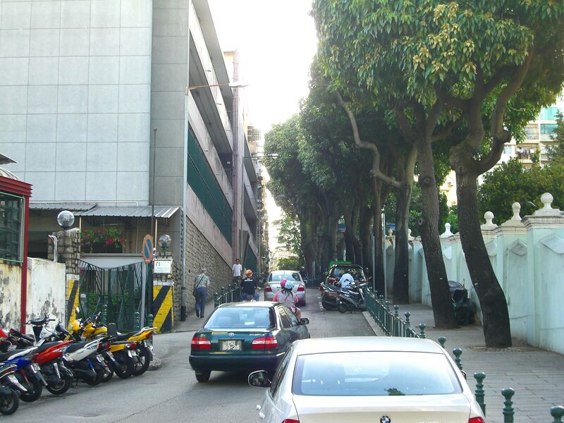 ملف:MacauEstradaDoCemiterio2012.jpg