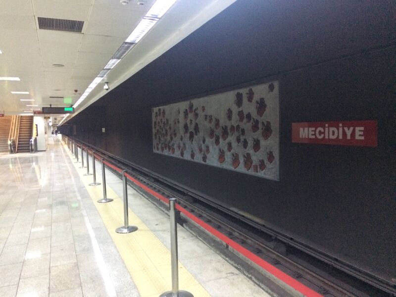 ملف:Mecidiye Metro PLatform.jpg