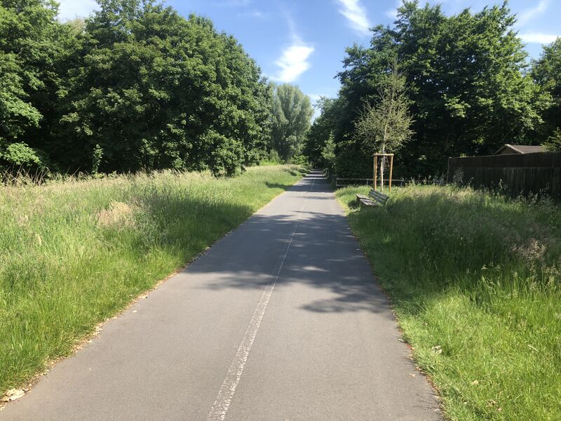 ملف:Peter-Strasser-Allee in Hannover-Vahrenheide.jpg