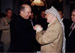 عرفات ورئيس الوزراء الپاكاستاني نواز شريف، يوليو 1998.