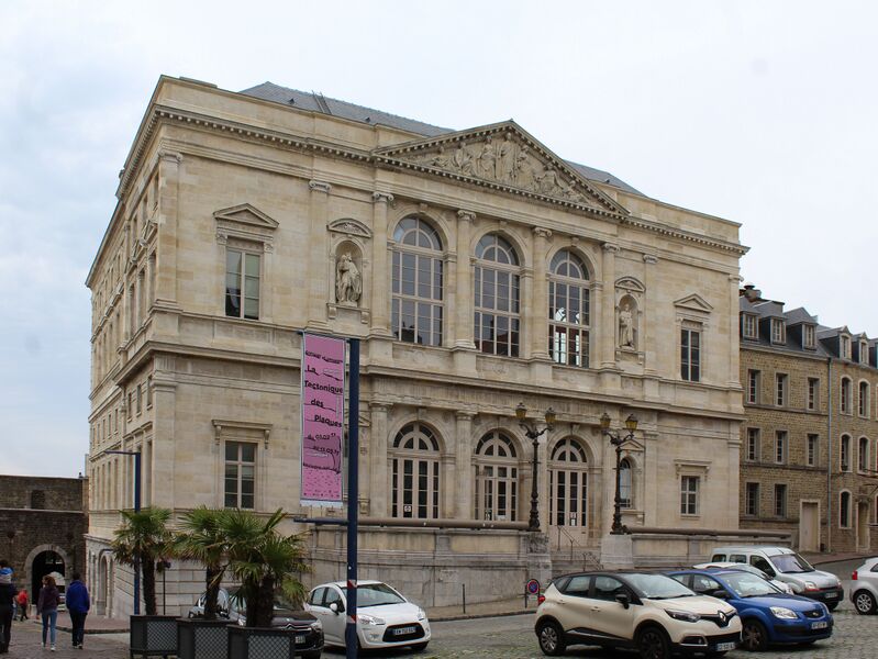 ملف:Boulogne-sur-Mer, the High Court.JPG