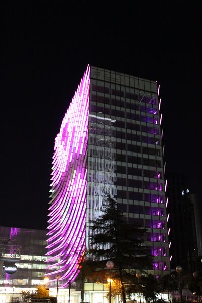 ملف:Castellana 77 (violeta).JPG