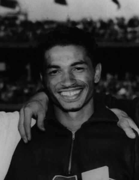 ملف:Greg Bell (1956).jpg