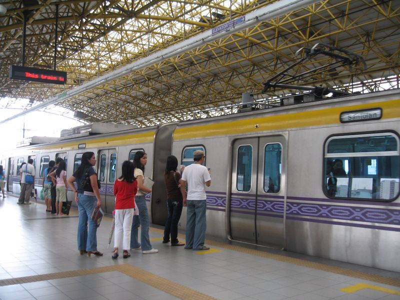 ملف:LRT Recto Station.jpg