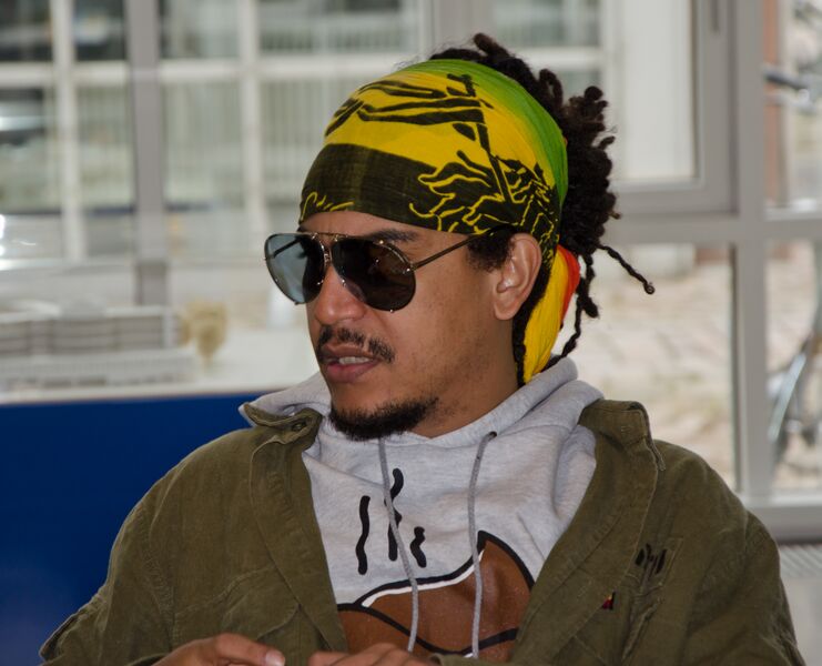 ملف:Metaphysics 2014.jpg