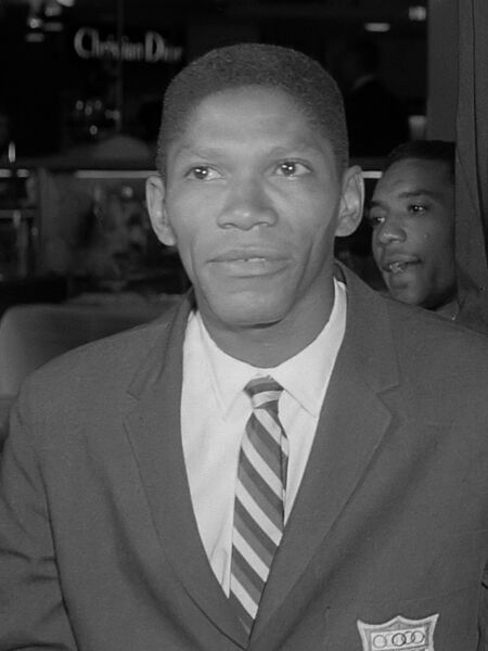 ملف:Otis Davis (1960).jpg
