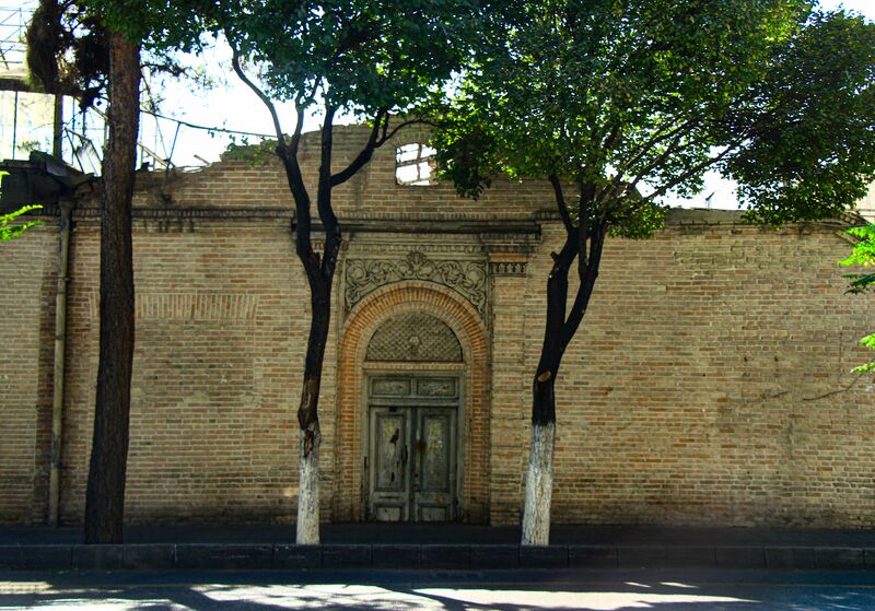 ملف:13564مسجد و مدرسه کاظمیه.jpg