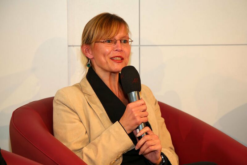 ملف:2014 Beatrix Karl (14075439251).jpg