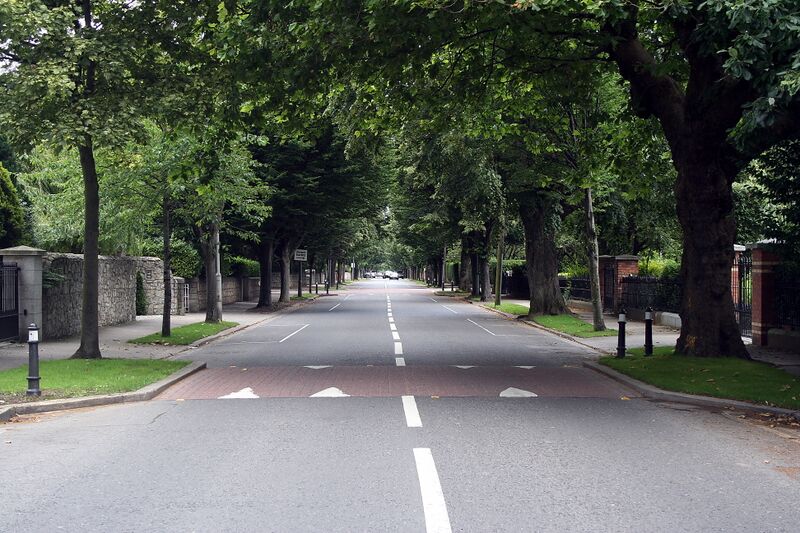 ملف:Ailesbury Road, Dublin, Ireland.jpg