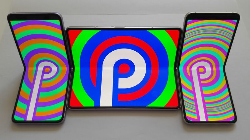 ملف:Foldable smartphone (Android Pie).jpg