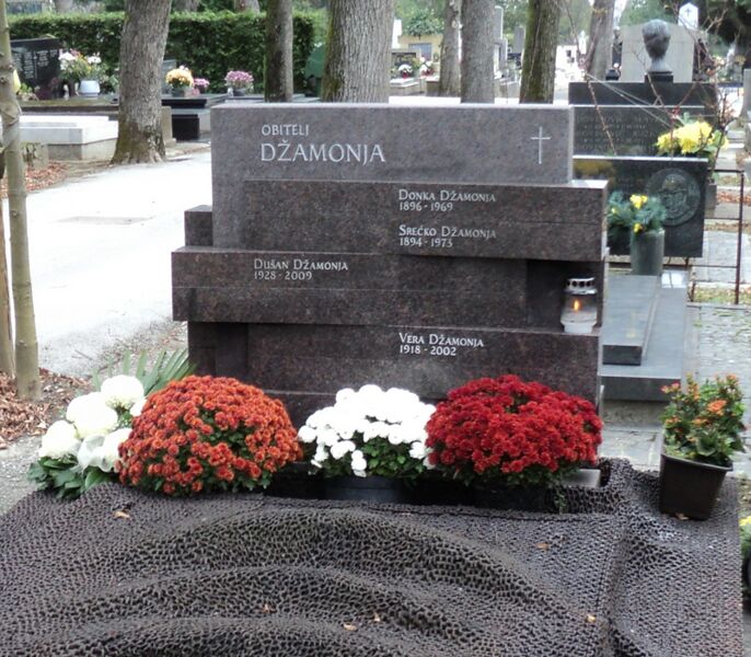 ملف:Grob porodice Dzamonja.jpg