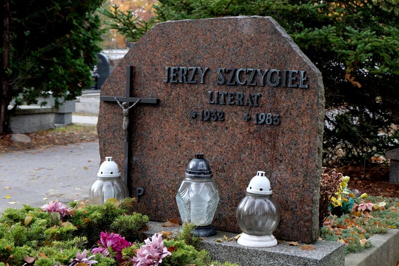 ملف:Jerzy Szczygieł (grób) 01.jpg