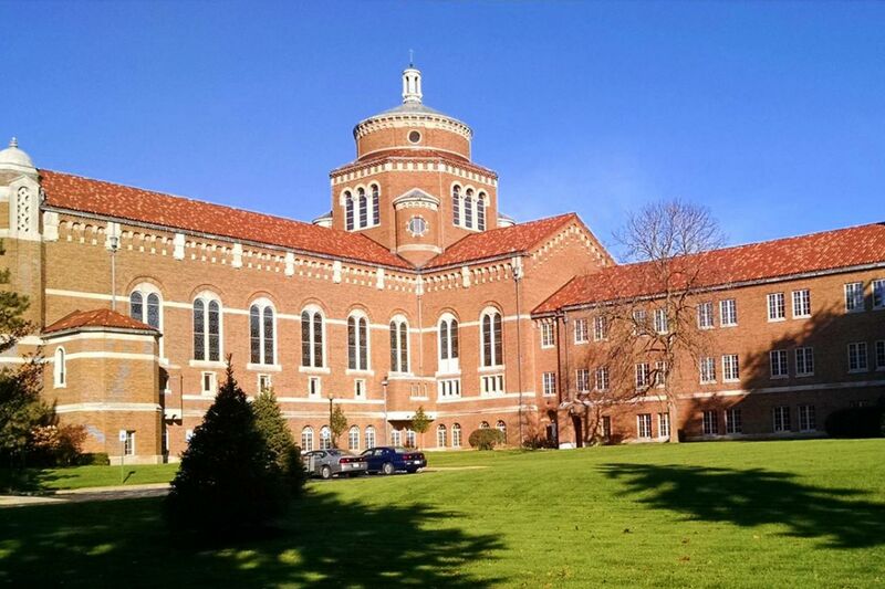 ملف:Madonna University.jpg