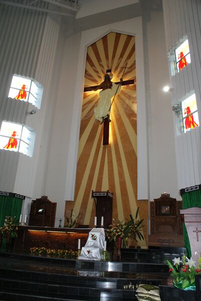 ملف:Timika cathedral.JPG