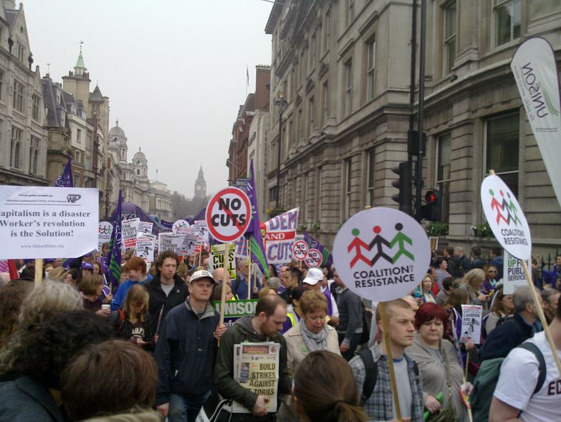 ملف:Trafalgar Square cuts protest.jpg