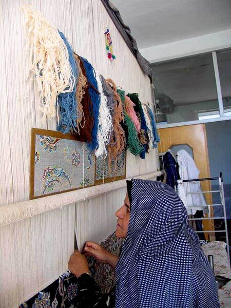ملف:Carpet knotting.jpg