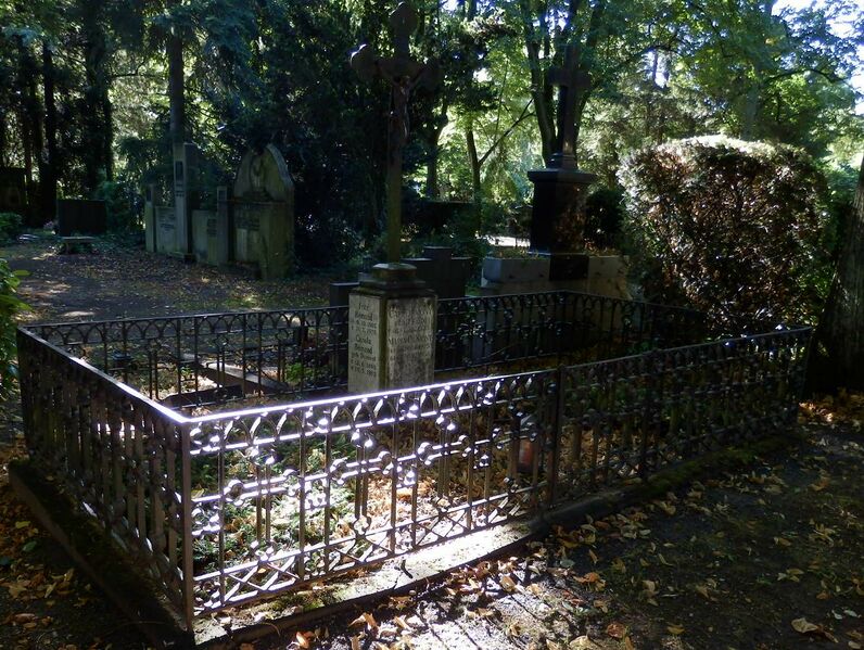 ملف:Fritz Remond jun -grave.jpg