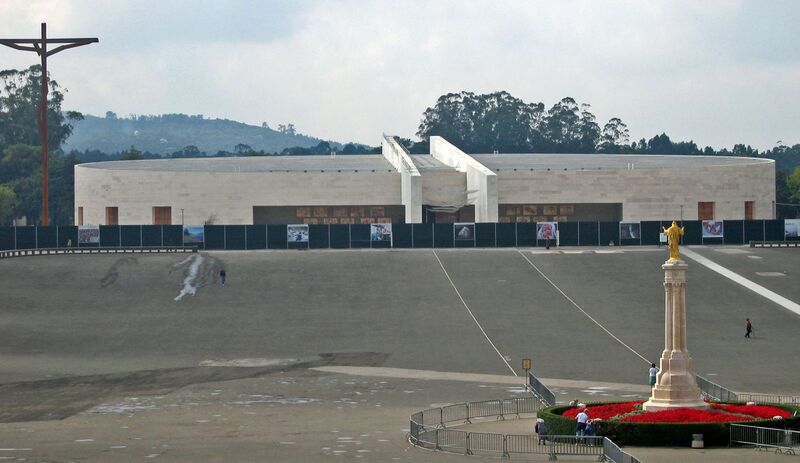 ملف:Igreja Santissima Trindade--w.jpg