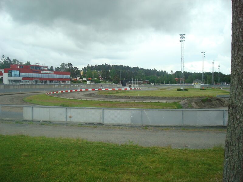 ملف:Momarken travbane.JPG