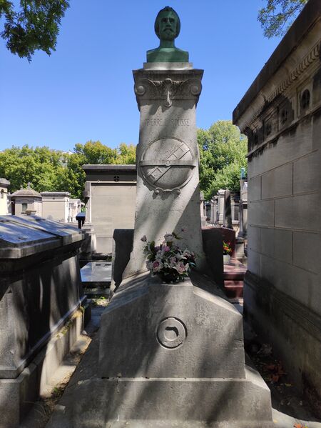 ملف:Tombe Pierre Larousse 2.jpg