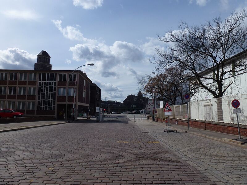 ملف:Moabit Westhafenstraße.JPG