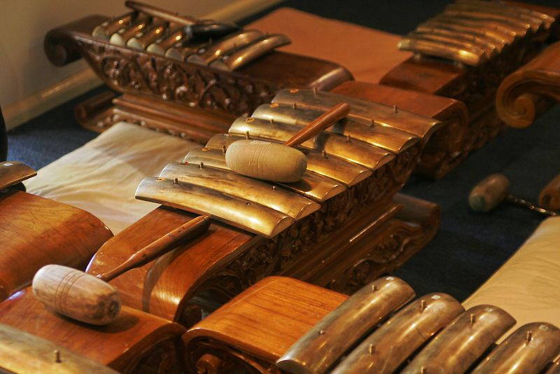 ملف:Traditional indonesian instruments.jpg