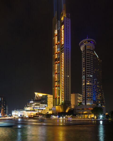 ملف:Iconsiam at Night.jpg