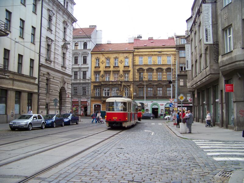 ملف:Lazarská, vyústění do Spálené.jpg