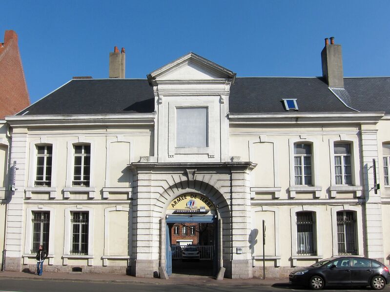 ملف:Lille hotel militaire bleuets.JPG