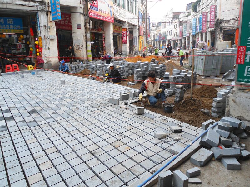 ملف:Paving in Haikou 02.jpg
