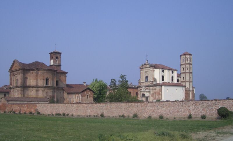 ملف:Abbazia Lucedio Due Chiese.jpg