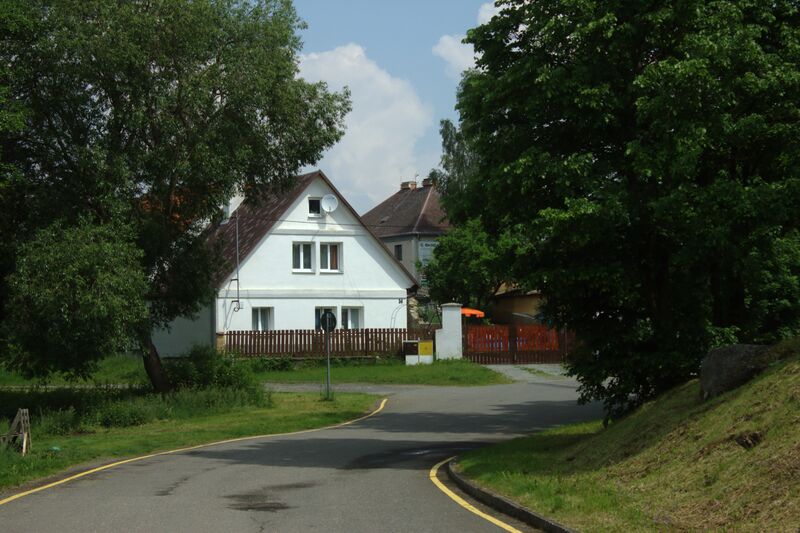 ملف:Chodová Planá, domy.jpg