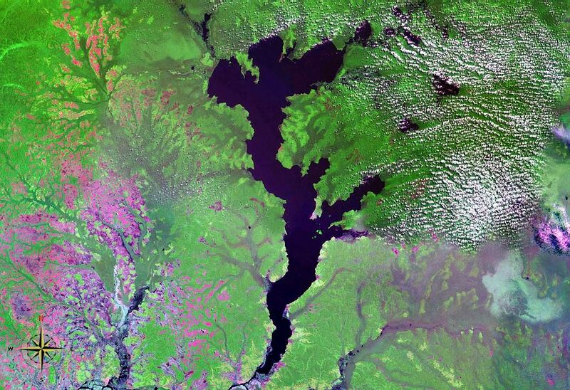 ملف:Lake Mai-Ndombe NASA.jpg