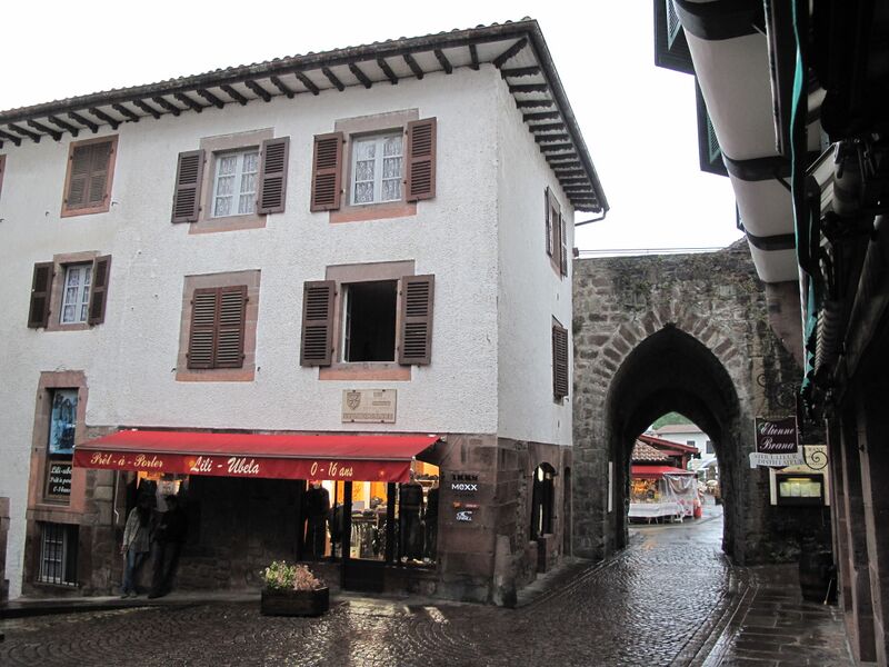 ملف:Porte rempart St-Jean.jpg