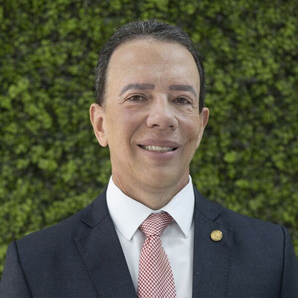 ملف:Álvaro González Ricci (cropped).jpg