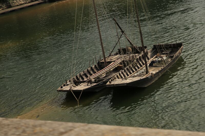 ملف:Chalands en bois.JPG