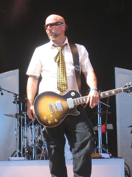 ملف:Danny Linde 2006 (cropped).jpg