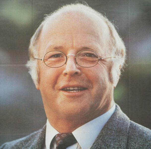 ملف:KAS-Blüm, Norbert-Bild-20245-1 (cropped).jpg