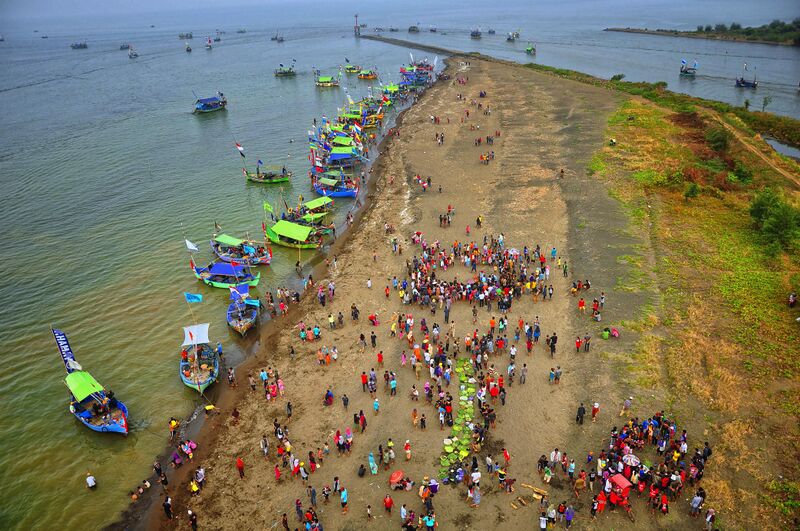 ملف:Pesta laut Kendal.jpg