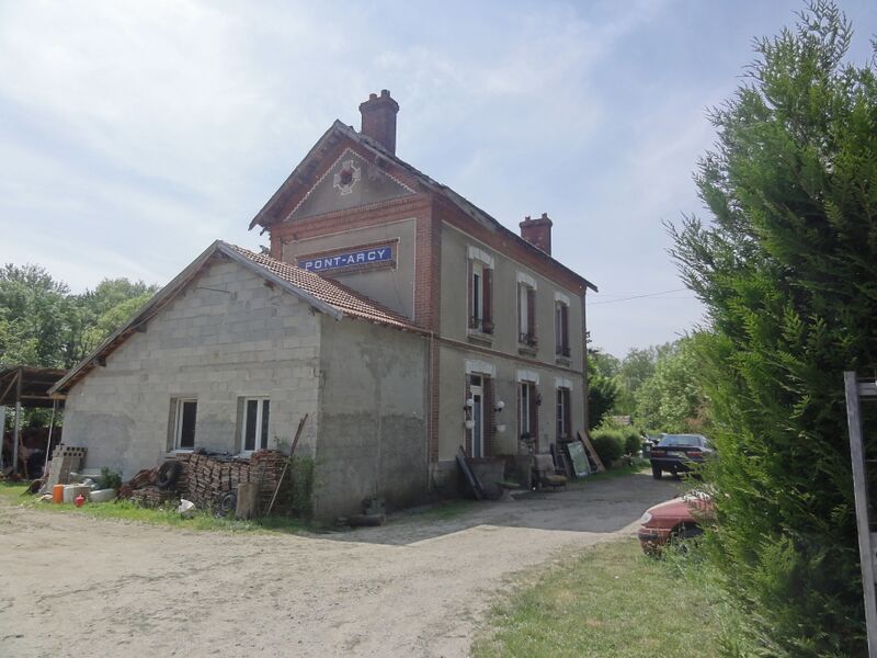 ملف:Pont-Arcy (Aisne) ancienne gare.JPG
